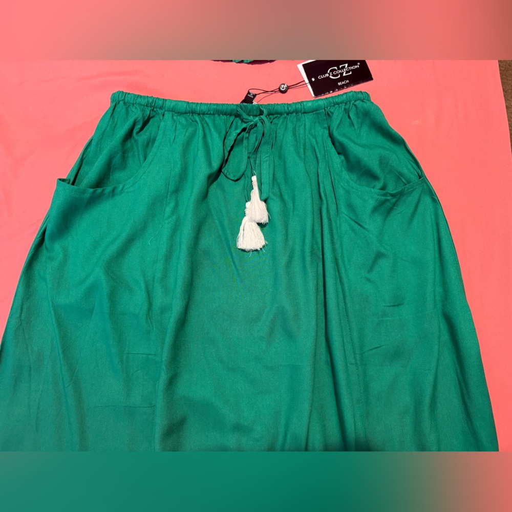 Green Skirt Set with Embroidered Detail - Picture 10 of 14